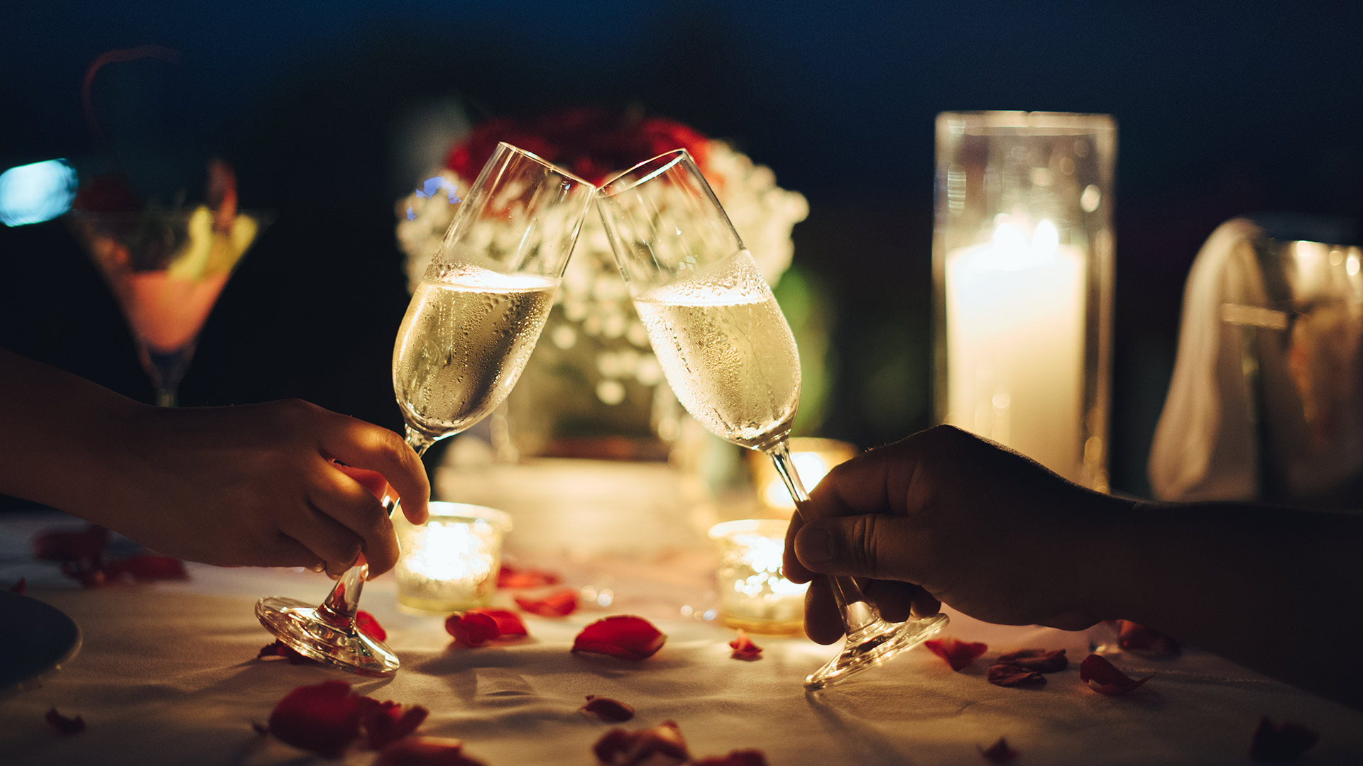 Anstossen mir Sekt im Best Wellness Hotel