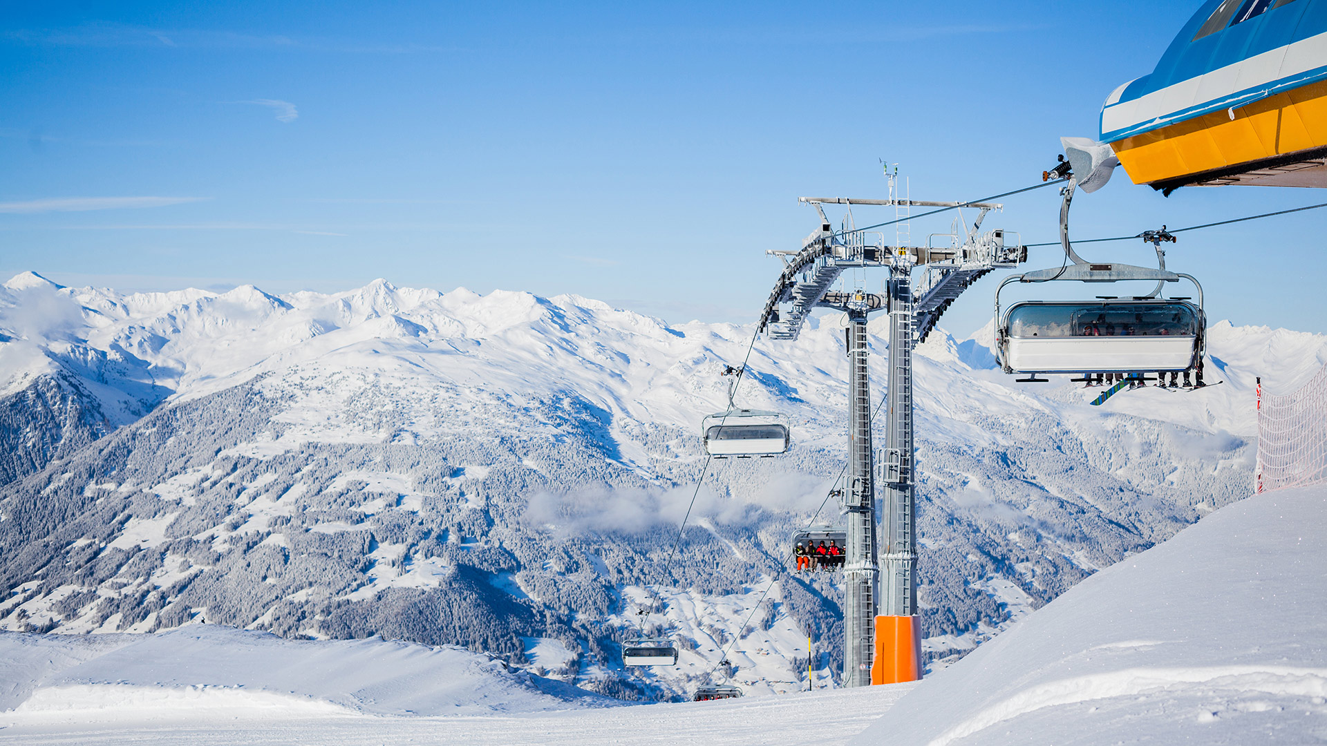 Ski fahren in den Alpen
