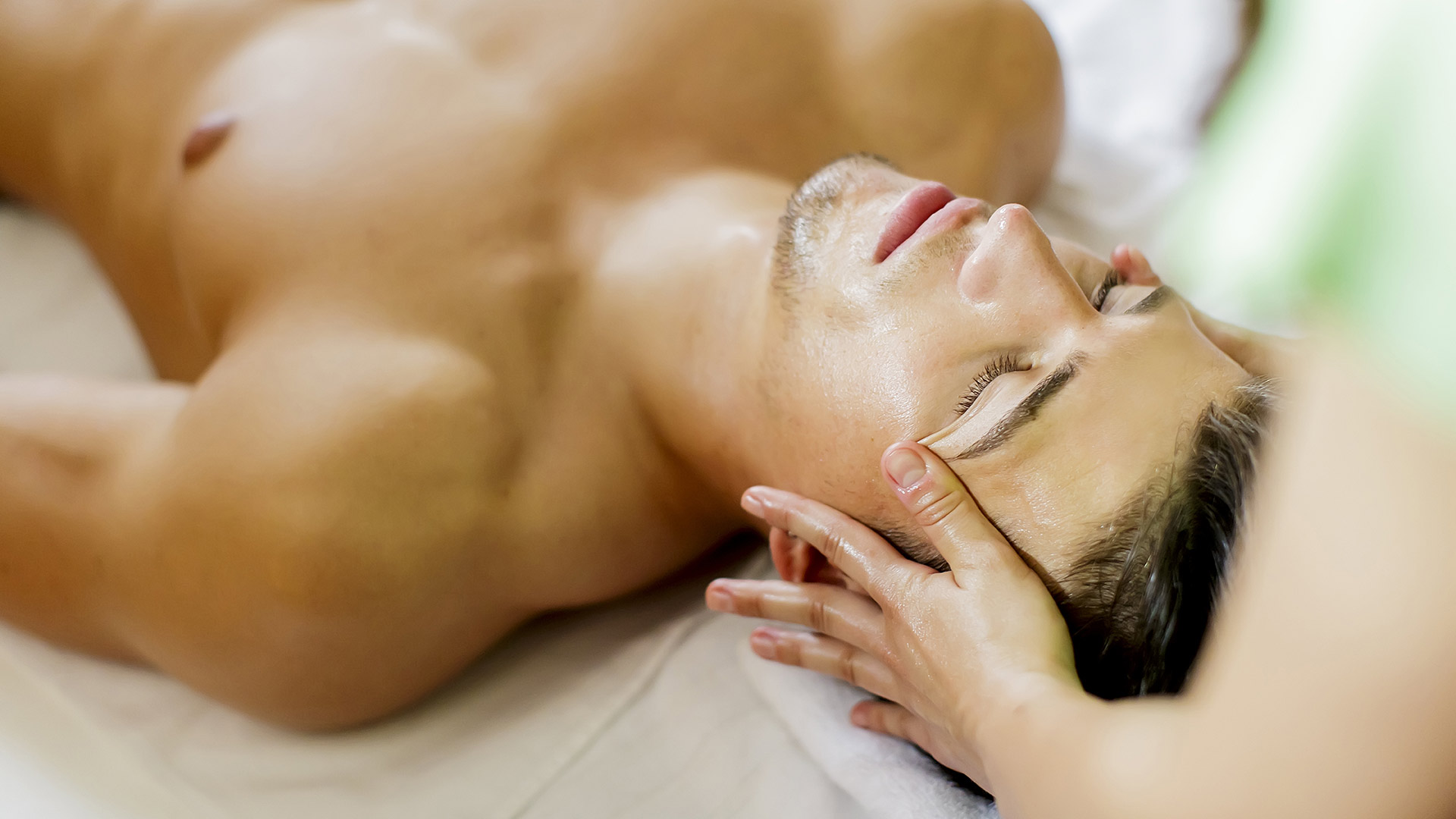 Entspannen Sie bei einer Massage im Best Wellness Hotel